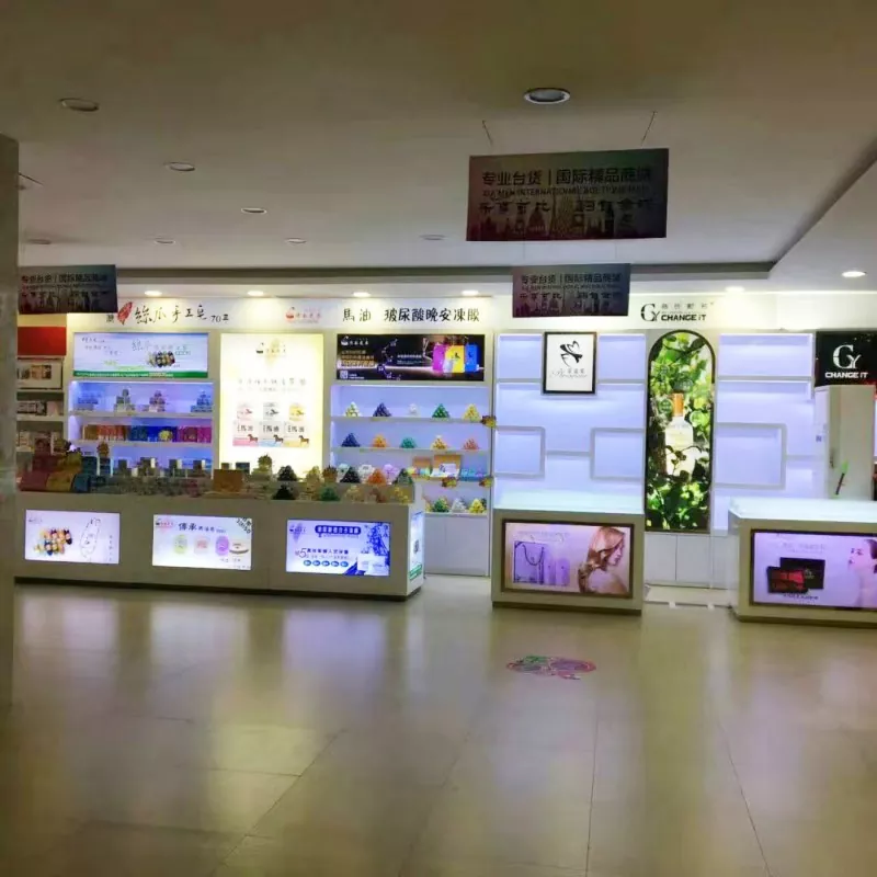 2-tasoiset ripustustangot, 4 kääntökoukkua, lukituspyörät