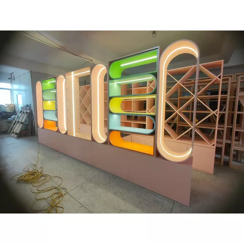 কাঠের প্রদর্শন রাক